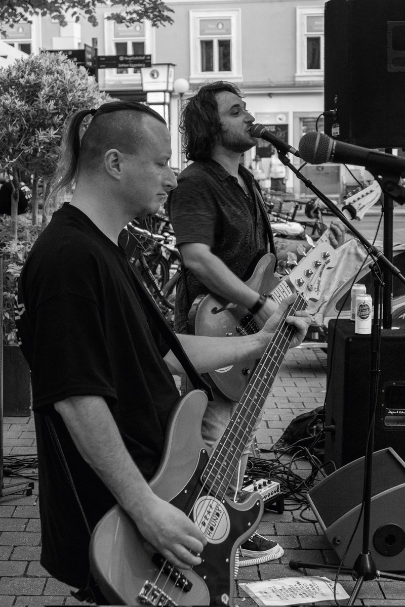 deafhounds's tweet photo. Here are some black and white pictures from our gig last Saturday at the @lendwirbel
Thanks @blackraven.multimedia for having us! Thanks @ac1dfairy for the pictures! And thank you to everybody who was there to rock out with us! We had a blast! 🤘🏼🍻🎸
#hardrock #band #graz #live https://t.co/sUUGDf07mf