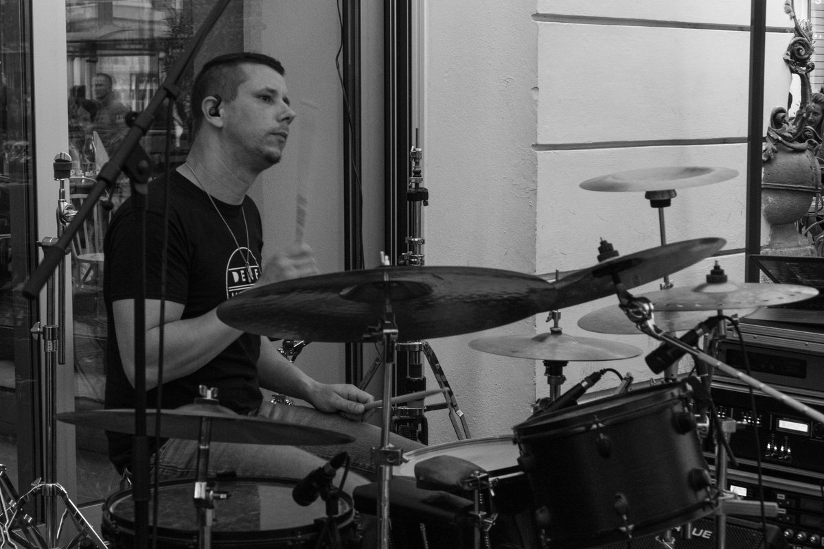 deafhounds's tweet photo. Here are some black and white pictures from our gig last Saturday at the @lendwirbel
Thanks @blackraven.multimedia for having us! Thanks @ac1dfairy for the pictures! And thank you to everybody who was there to rock out with us! We had a blast! 🤘🏼🍻🎸
#hardrock #band #graz #live https://t.co/sUUGDf07mf