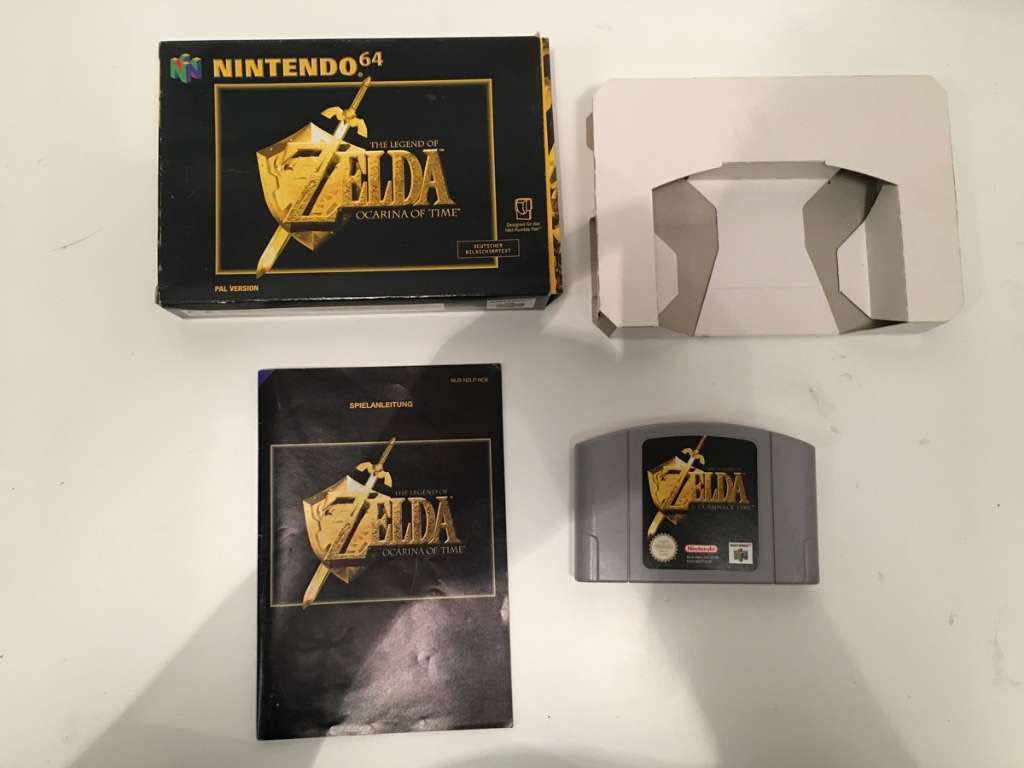TimonSchmelzer's tweet photo. Buying video games then vs. buying them now. Question: Who is ever going to throw away game casettes? https://t.co/KWZhd2gx96