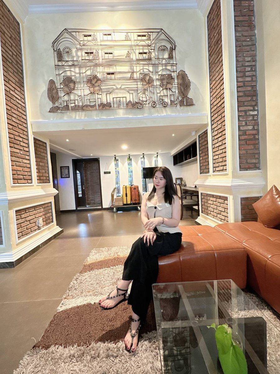 BengaLuana's tweet image. The past is the acceleration of our history. and the future is the pride of our reality.