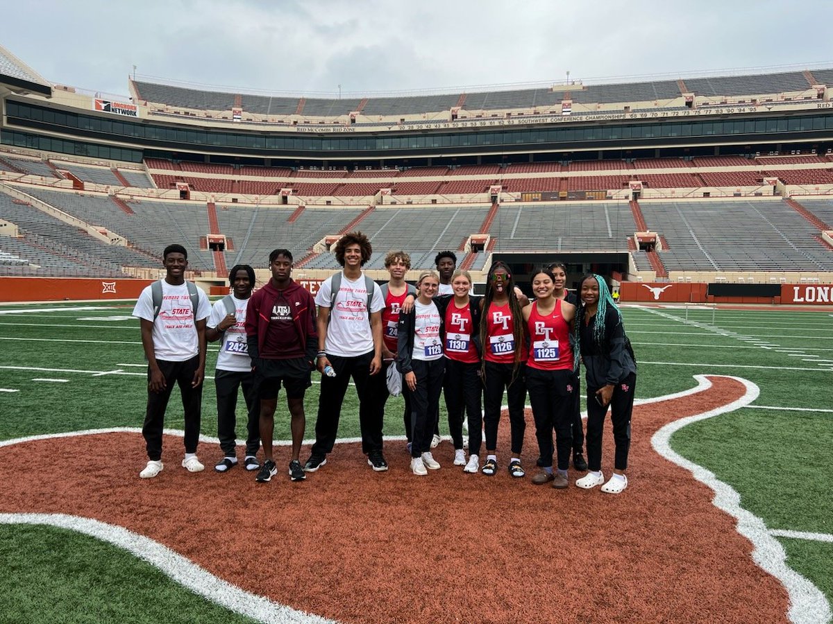 CoachDRayMorgan's tweet photo. These Kids are Excited!
University of Texas
#UILStateTrackMeet 👣
#AlwaysEarnedNeverGiven https://t.co/Ua5djngnY6