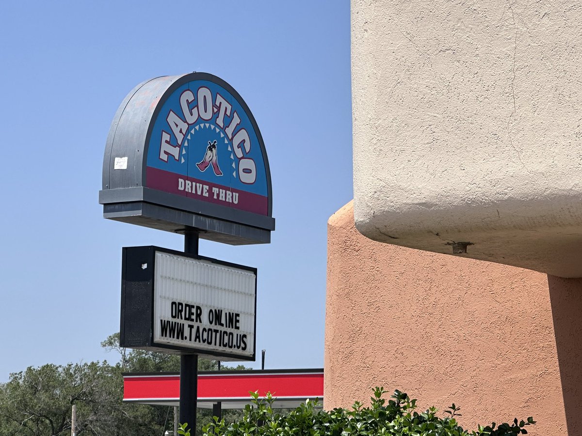 Top100Rick's tweet image. 2 years ago I found this golf ball. I threw it in my car console and forgot about it. 

Today I’m driving from Kansas to Missouri for my niece’s graduation.  Suddenly, I see this sign. 

Do you believe in destiny?