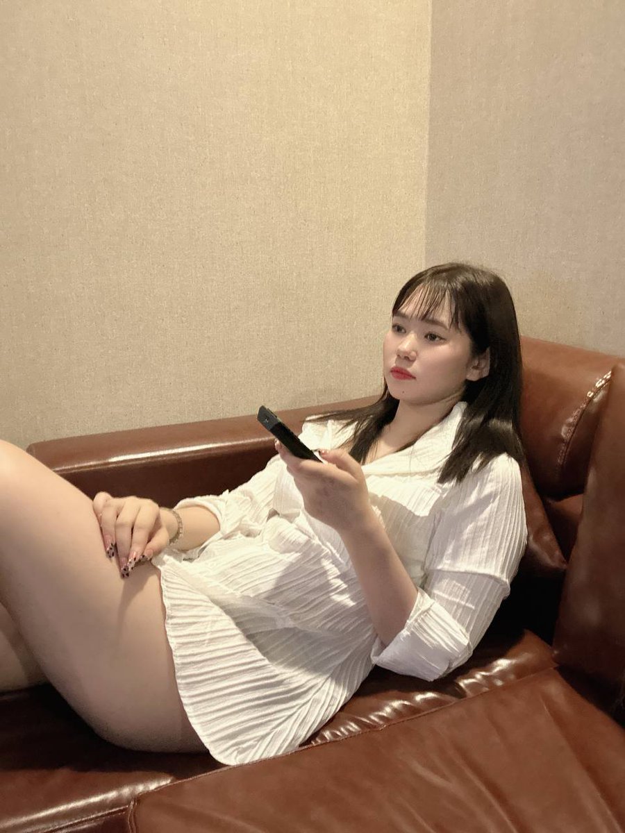 BengaLuana's tweet image. In this world, many people are looking for their own share of happiness and joy. on this path of pursuit They will inevitably feel lonely and helpless!