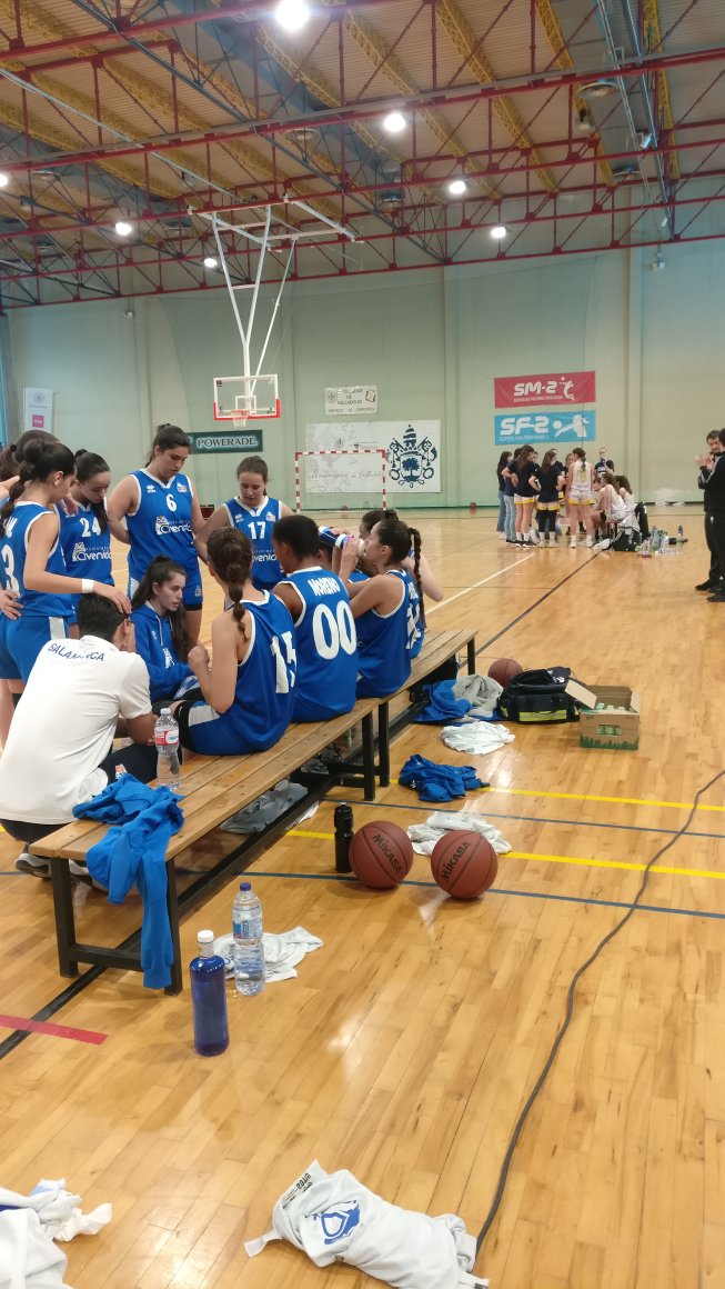 sanidubasket's tweet photo. Preparados para empezar el primer partido de la final de Copa cadete !!
#Copa2DCyL2023 #Basketcyl #BasketCyLEnVivo #CDU #UVA #BaloncestoFemenino #Valladolid #CadFemCyl #SentimientoCDU https://t.co/5uuTZ9s1SP