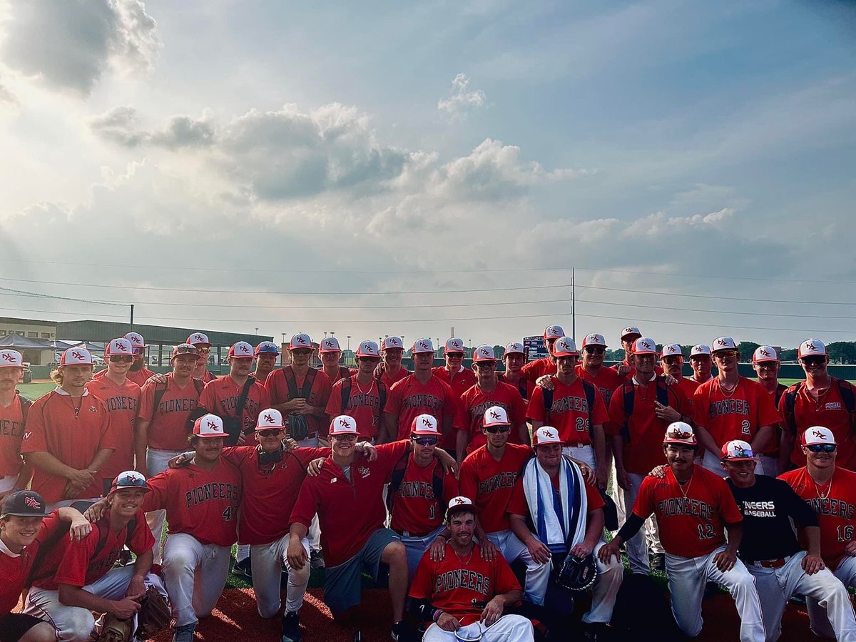 kadem_tharp's tweet photo. Tough end to a great season. These guys set a new standard for our program and set the bar high for next years team. Going to miss them, but excited to see what they do in the future. #rollneers https://t.co/VAYhpZU04p