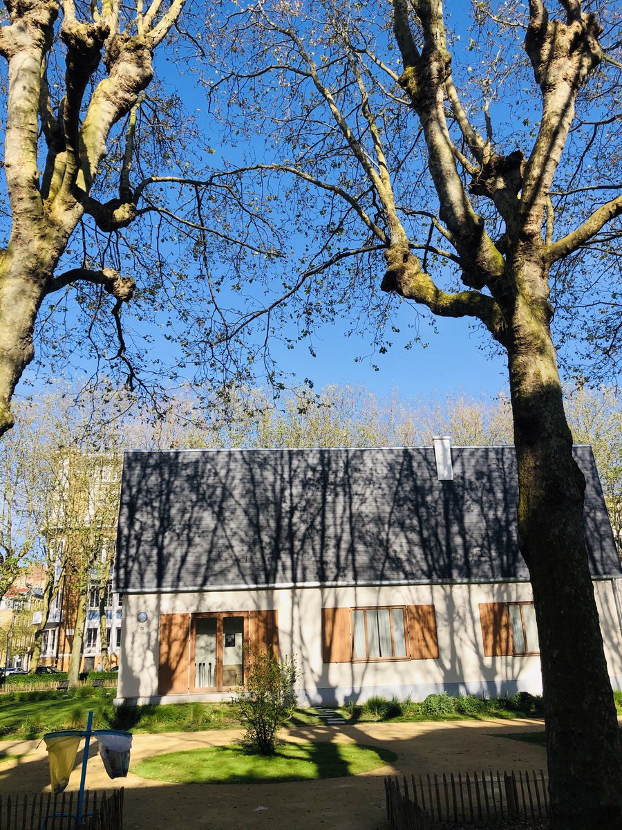 LHsansfiltre's tweet photo. La Norrow House V2 d’Erwim Würm dans le Square Erignac new look récemment re ouvert. Sûrement plus que sa V2 lui 🤣
#squareerignac #narrowhouse #uneteauhavre #lehavresansfiltre #trees #arbres #ombres #zebrures
#forêt #presque
#lhqjm #normandy #normandie https://t.co/VveQ3cQNcE