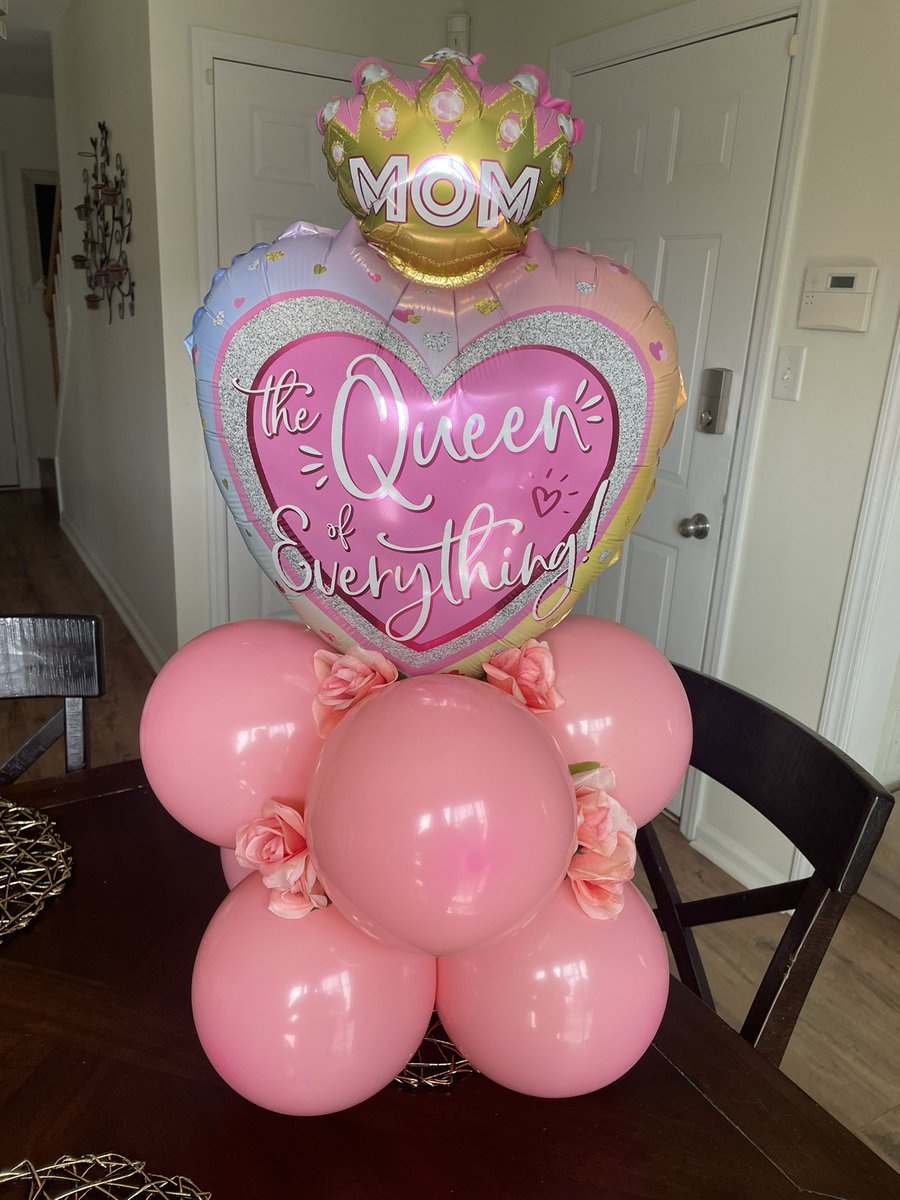 creationbyrosie's tweet photo. Mothers Day is approaching! Don’t forget about your mama 💕 #balloon #balloondecor #balloonarrangment #mothersday #mothersdaygift https://t.co/b43jQqcs9V