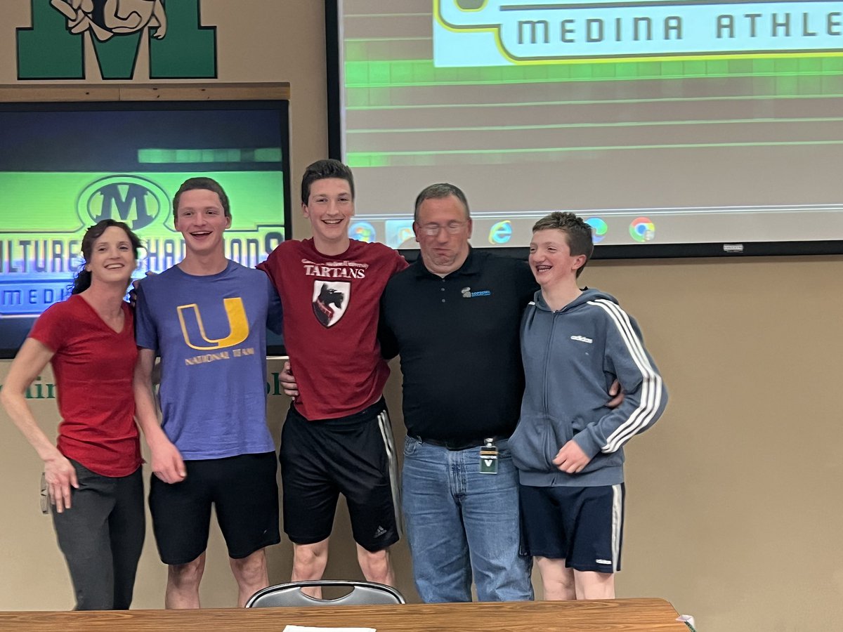 BeesSwimming's tweet photo. 🚨SIGNED🚨Brayden Morford signs with @CMUswimming yesterday! We are excited and proud of him. We look forward to his growth at the next level as a student-athlete!! @medinaathletics @MedinaBoosters @swimswamnews https://t.co/IgWNGAYBbg