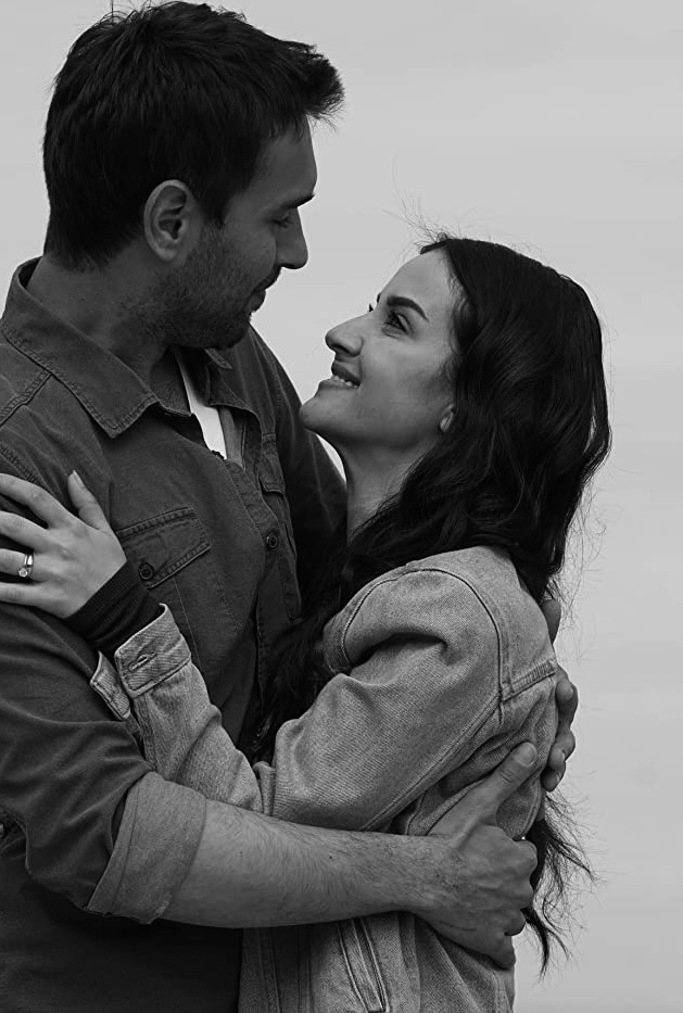 Unutma biz seninle iki ömür, bir sevdayız, ayrılamayız.