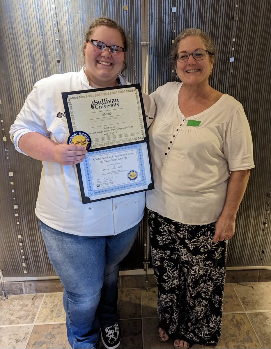 Marshall_CNP's tweet image. The culinary team from Kate Duncan Smith DAR High School came in 3rd place at the Southeast Region Jr. Chef Competition in Lexington, Kentucky! 👩‍🍳👩‍🍳  
@BreakForAPlate @USDANutrition @AlabamaAchieves @egmackey