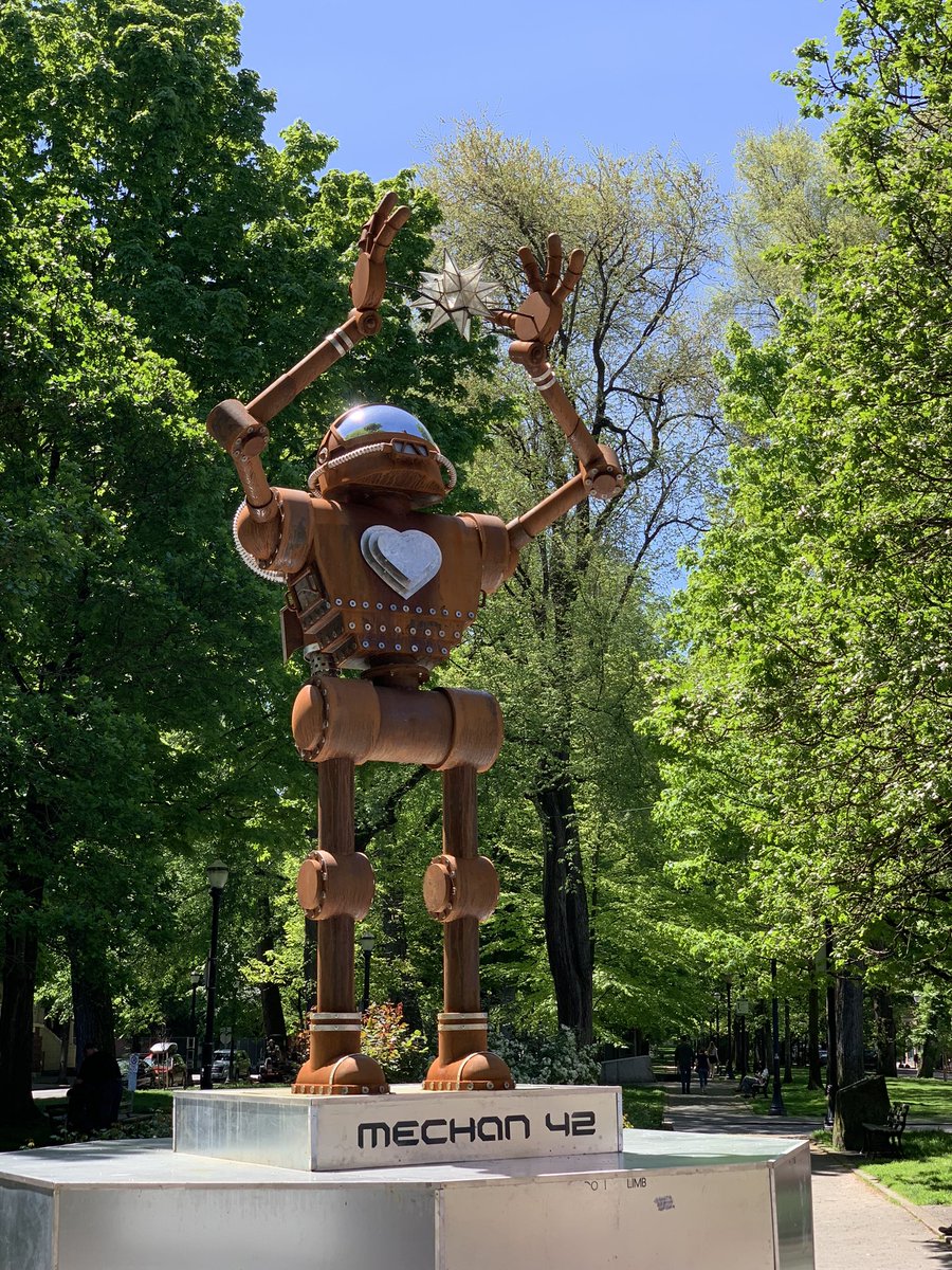 Downtown Portland South Park Blocks look amazing right now. Beautiful walk.