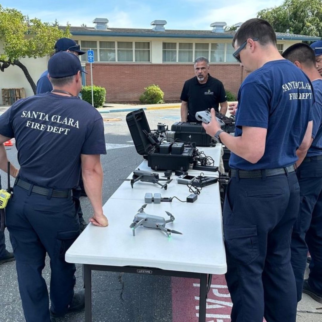 SNCFire's tweet photo. DRONES 4 GOOD 🛸: @SantaClaraFD recently participated in drone training, learning about advances in technology &amp; how they enhance fire departments' response: high-def infrared cameras w thermal imaging to monitor hot spots &amp; view ground personnel

#technology #drones #Local1171 https://t.co/kksB5K1gLA