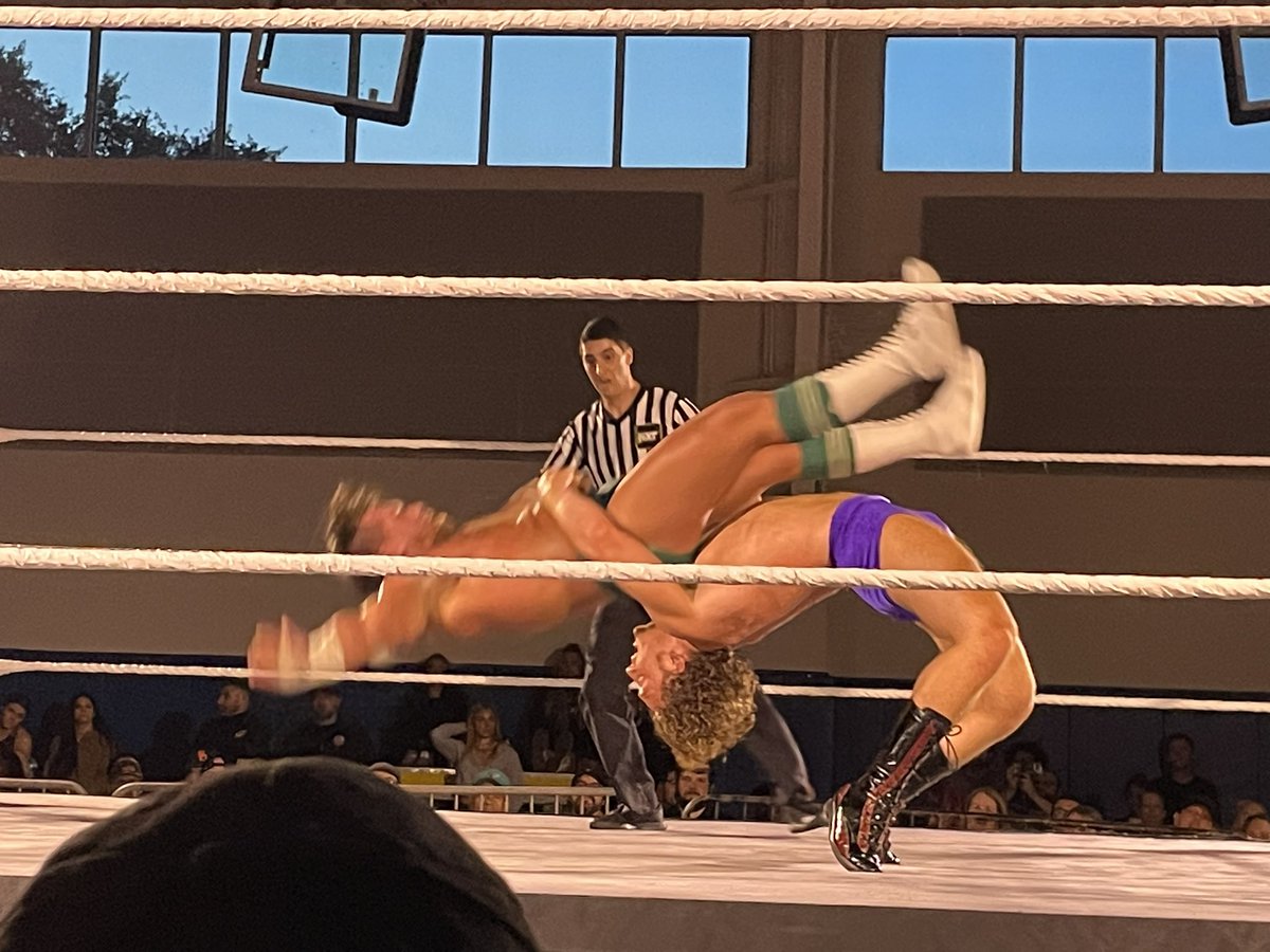 Charlie Dempsey with a beautiful suplex
#NXTDavenport #NXT #WWE