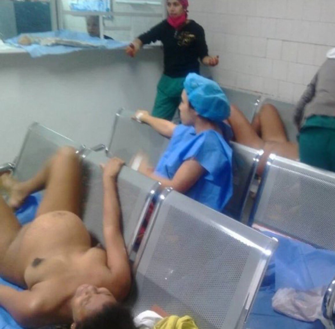 MiguelPoloP's tweet photo. Esta es una sala de parto en un hospital público de Venezuela. El chavismo lo destruyó TODO y lo mismo quiere replicar exconvicto de Petro acá en Colombia. Acabar con lo privado y volver todo el sistema público ¡Defenderemos la salud de los colombianos! https://t.co/BqHjra0OZU