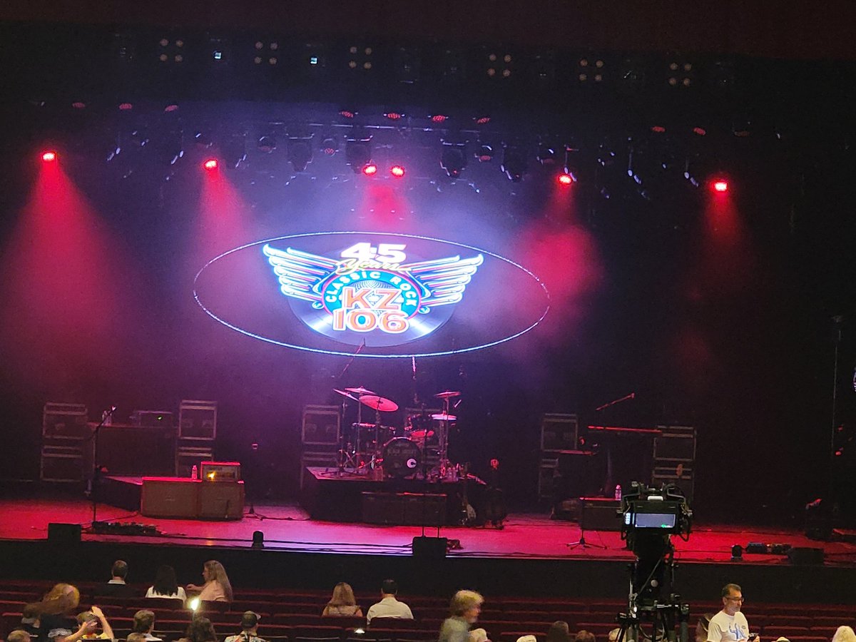 Waiting on @blackjacketsymphony  to take the stage for their @tompetty tribute concert.

#musicismymuse #musicismedicine #musetunes #Hillbilly #tompetty @KZ106