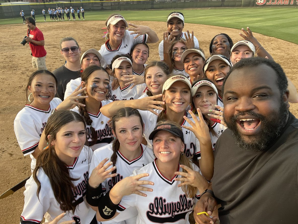ROUND 4!!!

Colleyville Heritage Softball is moving on to the Regional Semis! LETS GO!!! ❤️🐾🥎
