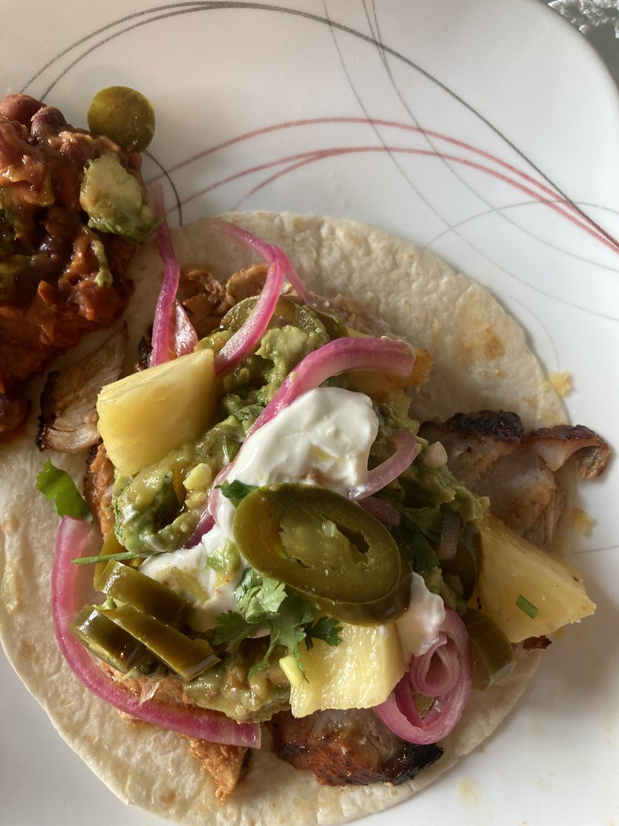 dtheavenger's tweet photo. Tacos Al pastor night.
#magiccake https://t.co/VZSAghWVDw