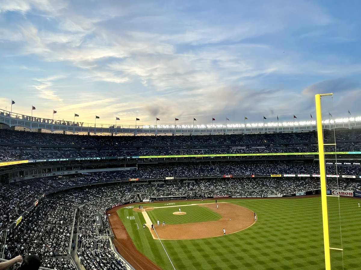 MLB_BaseballSky's tweet photo. RT @CoachMcCartan: #BaseballSky
#RepBX https://t.co/3LIExwQTCB