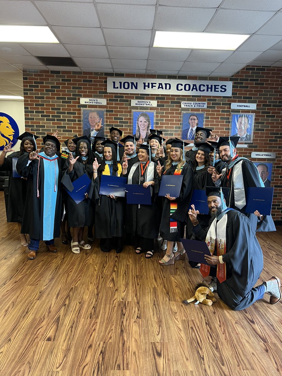 DrNTempleton's tweet photo. Dallas Impact Leaders Institute (DILI) Cohort One graduation!!!! I’m so proud of my new principals!!! #trainingwheelsoff #TAMUC https://t.co/OIESNkcTZx