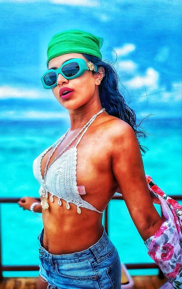 Carnageous_22's tweet photo. Amala Paul side booba

#amala #amalapaul #amalaPaulhot #amalapaulboobs #amalapaulsexy https://t.co/60PTRPcaq0