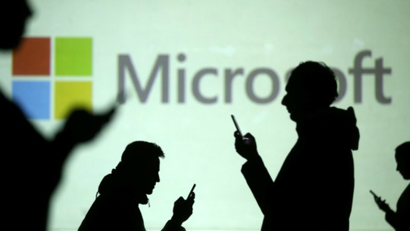 DavidMiid's tweet photo. Microsoft Says It's Willing to Work With Apple to Integrate.... #beautyblogs #fragrances https://t.co/ilgEQGU7tA https://t.co/39GnF84X2c