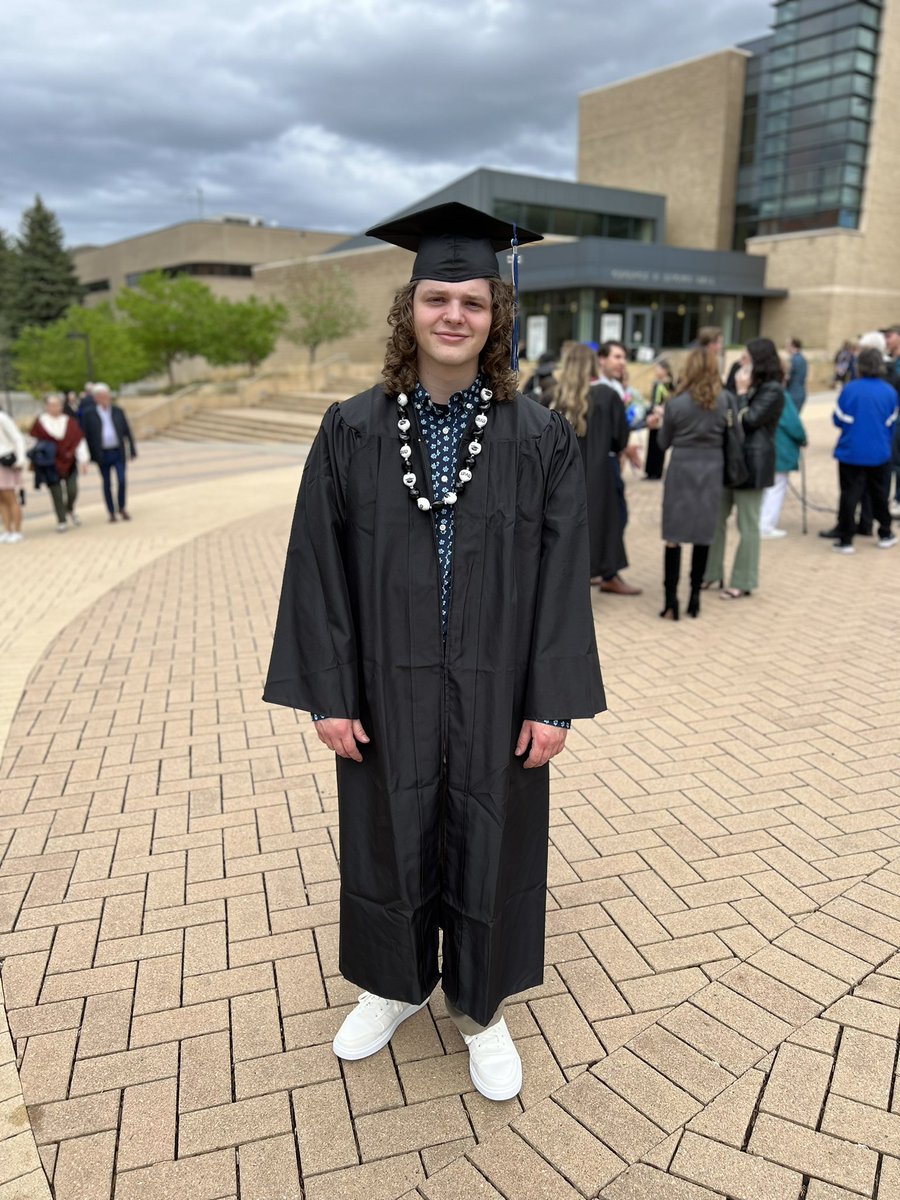 CherieAmours's tweet photo. Colorado School of Mines
Class of 2023
I lost it when I saw the message he chose for his picture on the Jumbotron. Iโm a proud mama. ๐ญโค๏ธ๐
#FirstGenerationCollegeGraduate
#HelluvaEngineer
#SiSePuede https://t.co/25EyQNnBWY