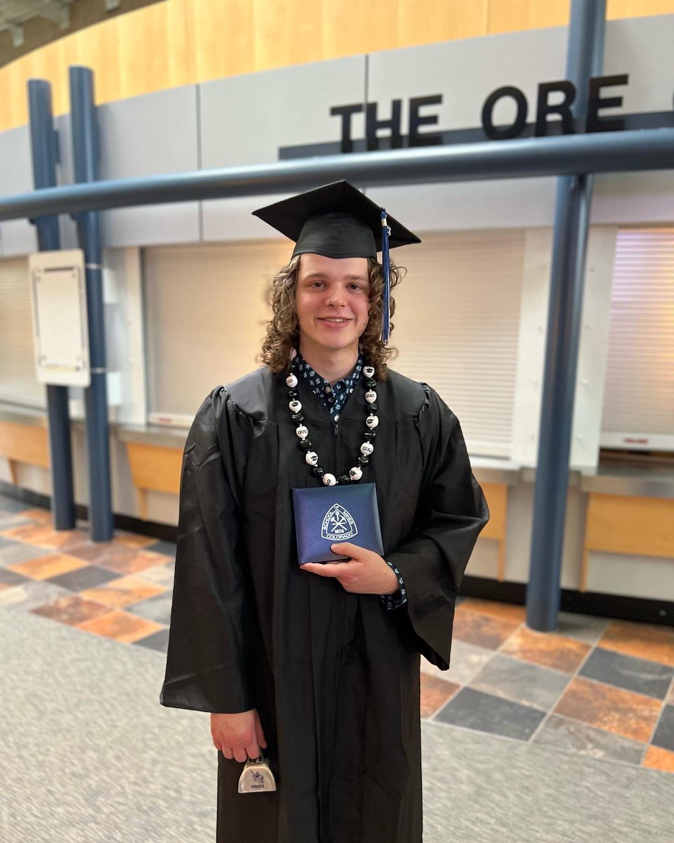 CherieAmours's tweet photo. Colorado School of Mines
Class of 2023
I lost it when I saw the message he chose for his picture on the Jumbotron. Iโm a proud mama. ๐ญโค๏ธ๐
#FirstGenerationCollegeGraduate
#HelluvaEngineer
#SiSePuede https://t.co/25EyQNnBWY