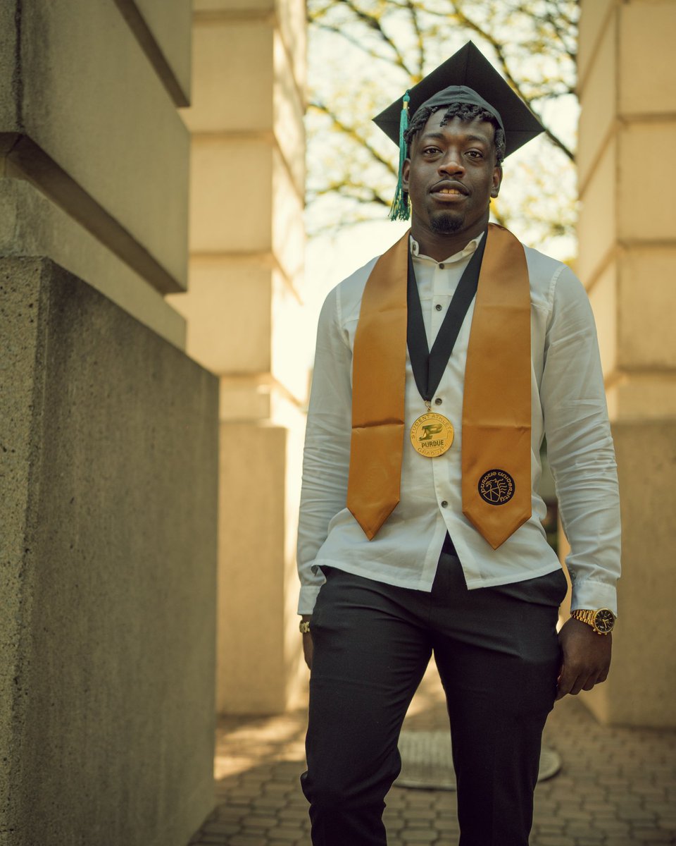 SanoussiKane1's tweet photo. Life for me been normal but they tell me I’m a big thing… 🎓 https://t.co/ZYtWJWoIgY