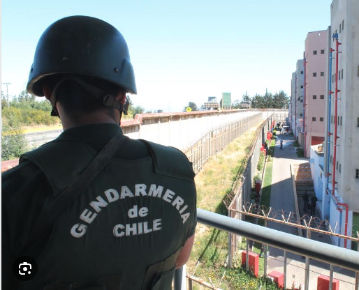 Tras largos años sin proyectos de infraestructura carcelaria, el Gobierno activa plan para fortalecer la infraestructura de las prisiones, junto a Gendarmería y el MOP. Recintos exclusivos de alta seguridad para grandes narcos y mejor tecnología  de bloqueo de señal celular
