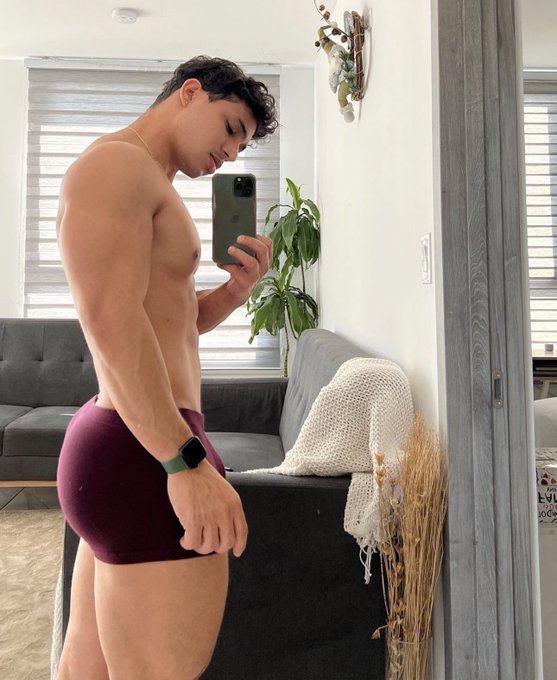 Hi boys https://t.co/bLCbsHQ6xq<a href="/tag/tjbiggz"class="tags"><span>#tjbiggz</span></a>