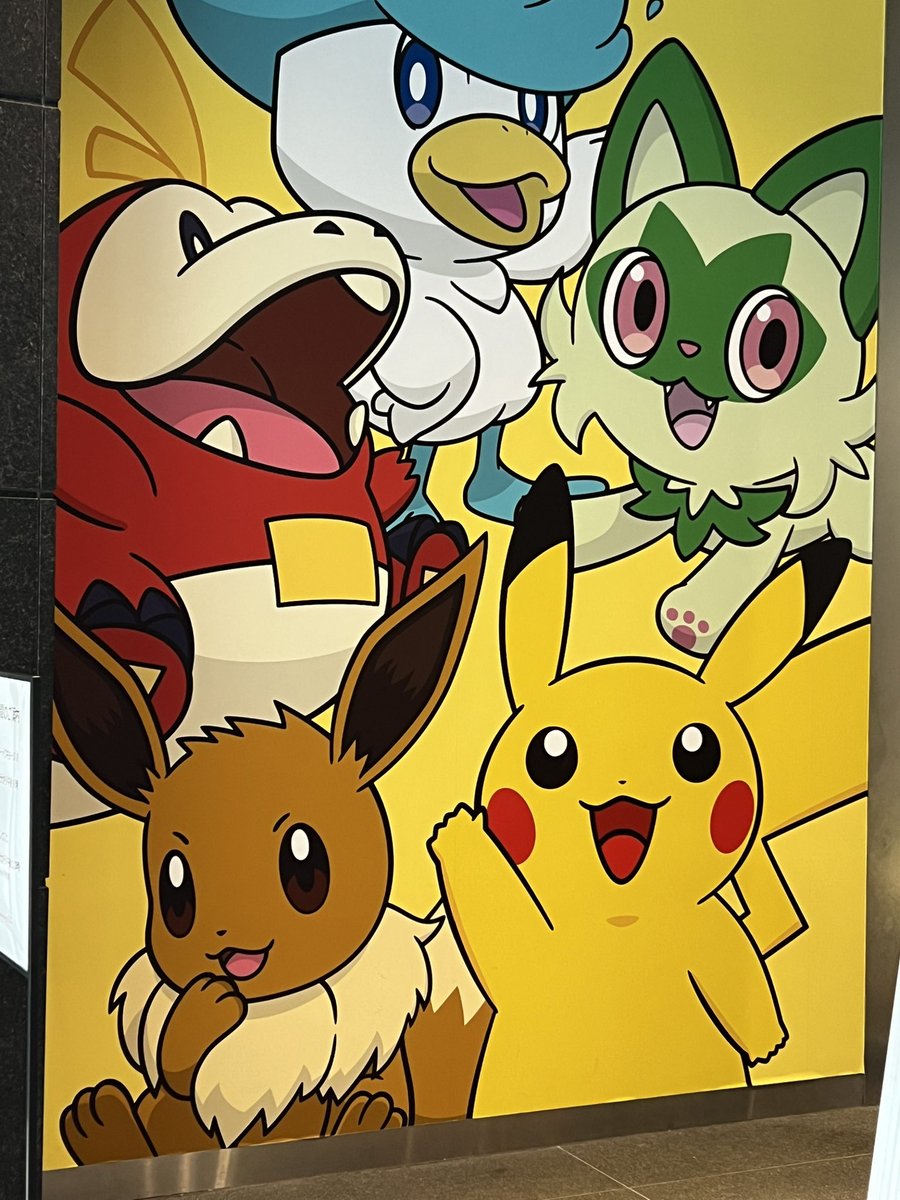 _Jerryl1's tweet photo. Hoy tocó vivir la experiencia del #CentroPokemon mas grande del mundo! Lamentablemente no pude entrar al Café (ojalá que en Osaka) pero ver ese video conmemorando los 27 años de #Pokémon me llenó de una felicidad inmensa! https://t.co/tJYvMNnvLg