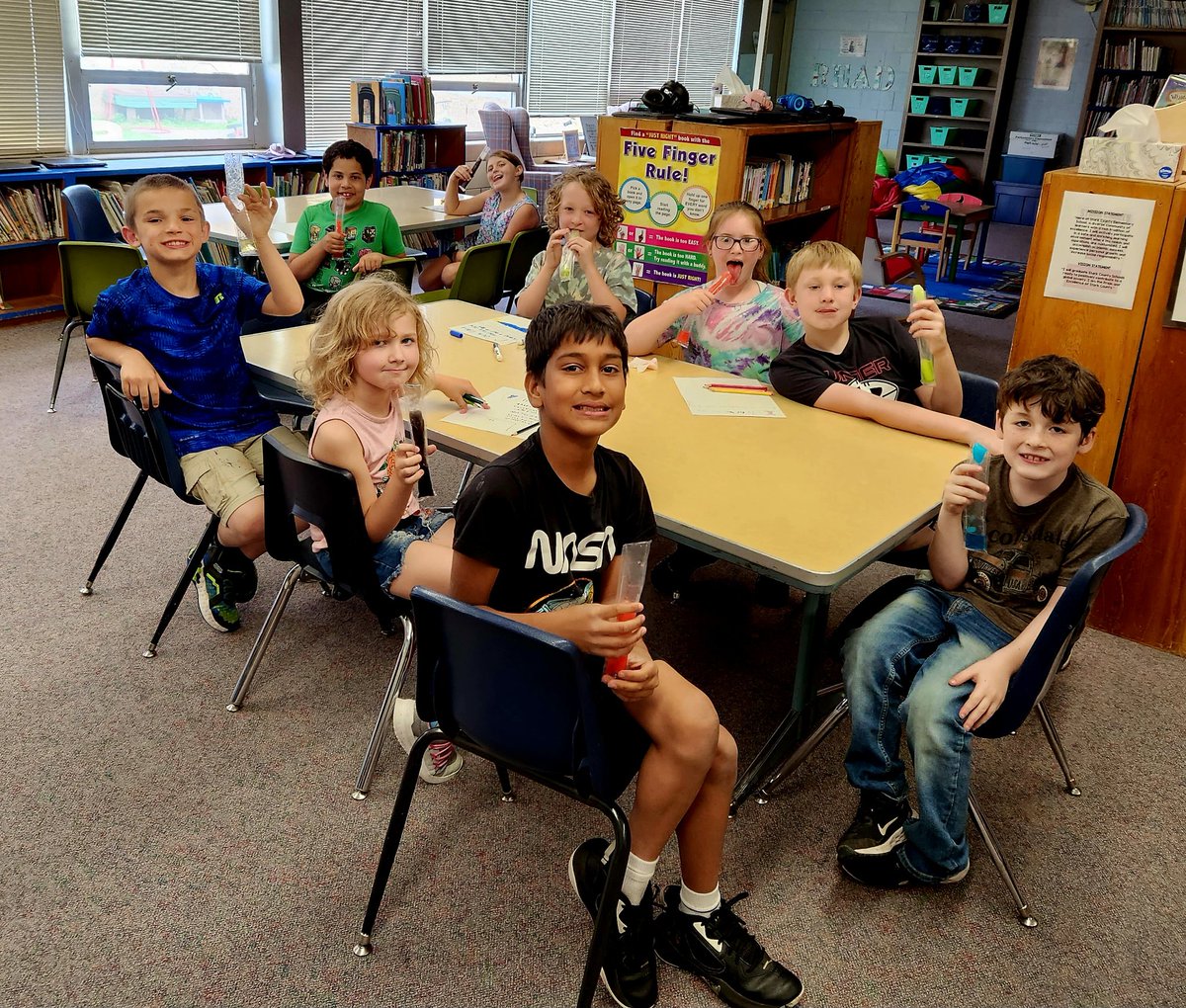 marybethk47's tweet photo. These 3rd graders celebrated being one of the 1st classes that has ALL their library books returned!! They enjoyed popsicles in library class #PHEARCE #ALLIN #Library #books #ChildrensBooks https://t.co/IYe7IXHqC3