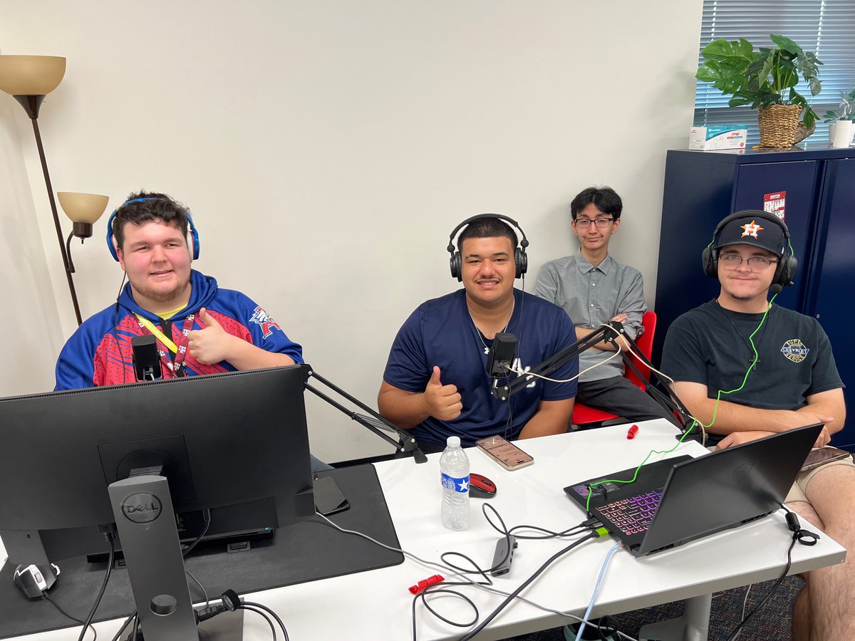 Who is watching? Currently, we are dominating Garden City winning 7-1 in the first round. Got the casting team all set up, hear them at twitch.tv/atascocitahs_e…