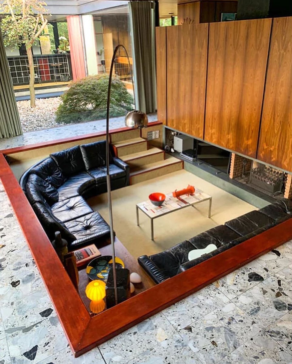 PalmSpringsMOD's tweet photo. The Coward House designed by David Shelley in 1970. Nottinghamshire, UK 

Image credit: Oliver Spencer https://t.co/rIRblU9xd4