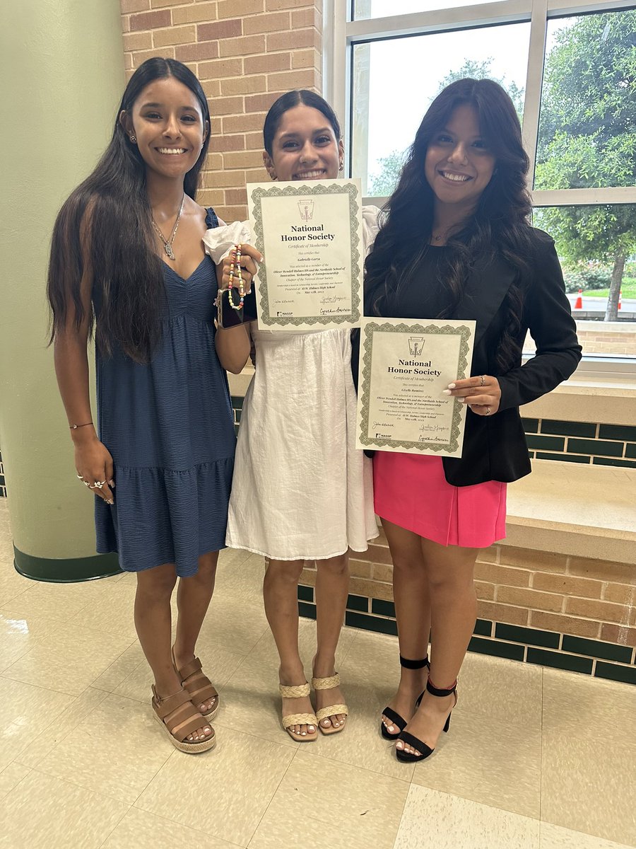 Gabby and Gizelle were inducted into NHS tonight. So proud of these girls! Thanks for being such a great example to your teammates! @Gizelle_12_ @gabbygarzaaaa
