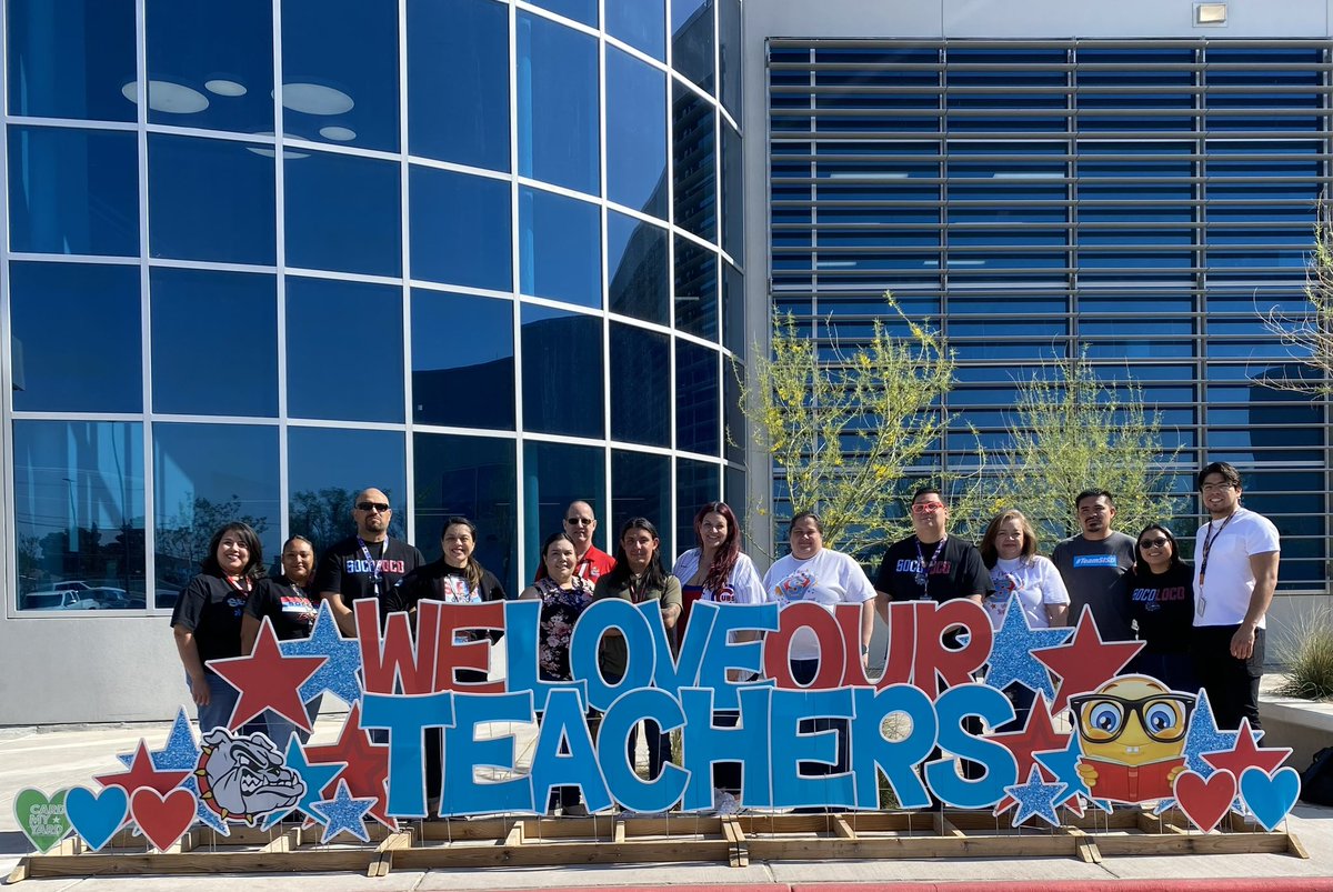 bulldogscience_'s tweet photo. Wrapping up Teacher Appreciation Week with our awesome Science Dept 🐾💙❤️👩🏻‍🔬🧑🏻‍🔬@FGerardo_SHS https://t.co/y2bUpoyr5V