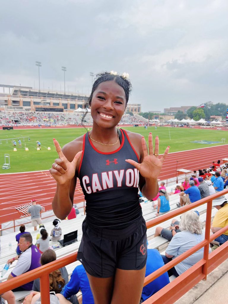 Congratulations to Grace Conley for ending her high school career as the 7th best triple jumper in class 5 A! We are proud of you! @DavissonDustin @CoachLeonardTX @BMar1842 @CanyonHS_ABC @Marshakh10 @TheFiala