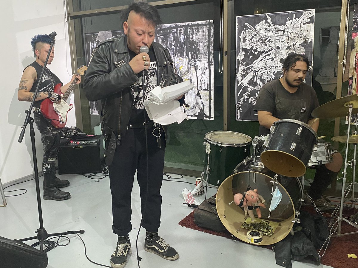 ¡Ya inauguramos! La exposición “El descenso enfermizo a la ruina” de Madame Castel, artista recoletano, que comparte su universo con nosotros. Visítala hasta el 2 de junio en <a href="/CulturaRecoleta/">Cultura Recoleta</a> #RecoletaesCultura #ArtesVisuales