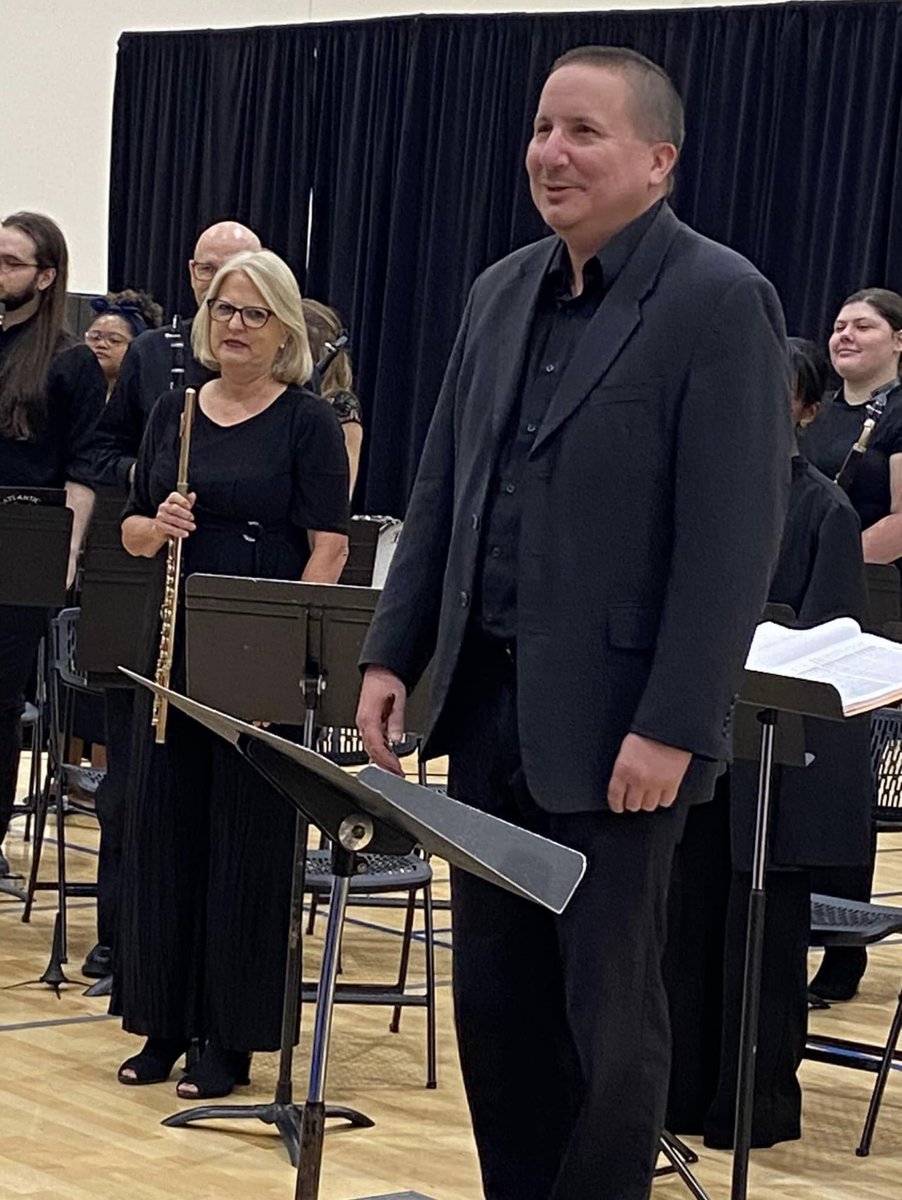taylorcentric's tweet photo. Some pics from last night’s inaugural concert. It was an honor to lead this group. https://t.co/lseKOTNjDN