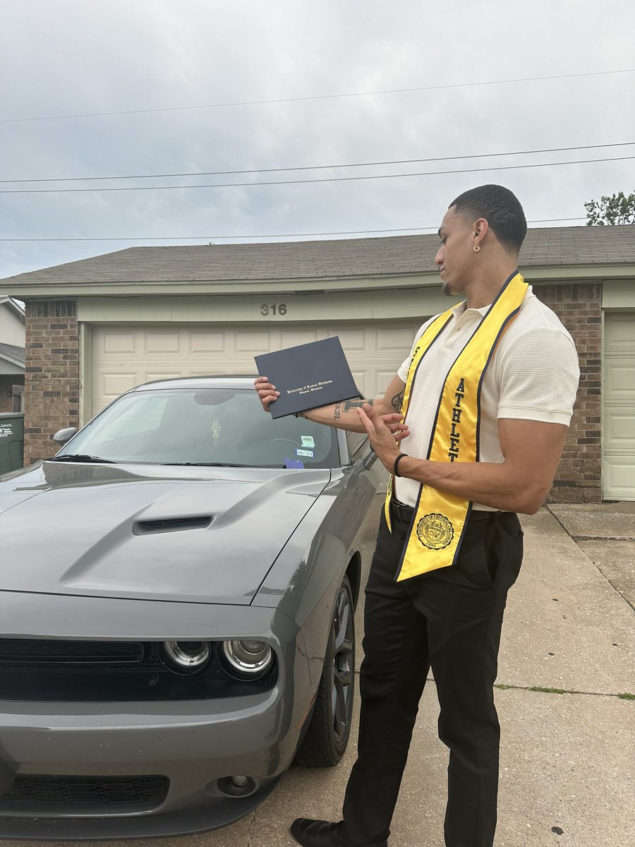 517Fuentes's tweet photo. 🎓✅ https://t.co/avgmdT48fq