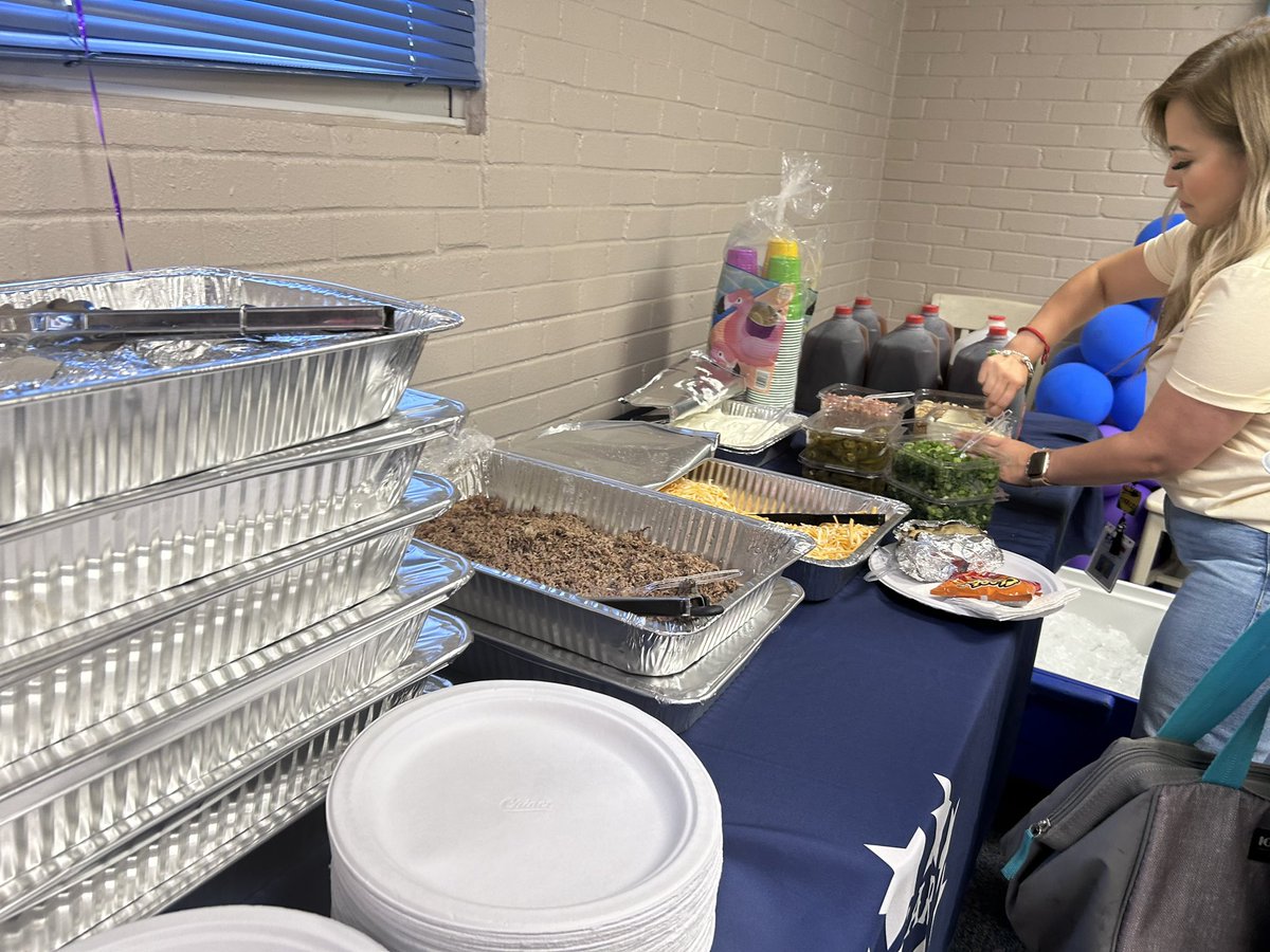 Lamar_MISD's tweet photo. Special Thanks to Pastor Long and St. Luke's United Methodist Church for sponsoring lunch today for Teacher Appreciation Week! You all are truly a blessing to the Lamar Family!
#TeacherAppreciationWeek 
#LamarNation
#FromCareersToCrayons
#PioneerPride https://t.co/UJh0uttDR0