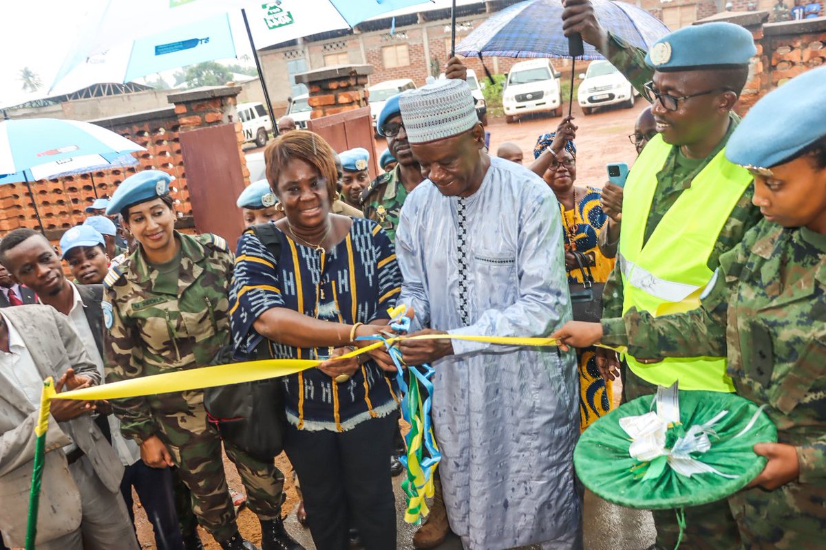 RwandaMoD's tweet photo. Rwandan peacekeepers hand over rehabilitated classrooms in Bangui. https://t.co/za4f6Ldr5R https://t.co/Z1uiCmLblx