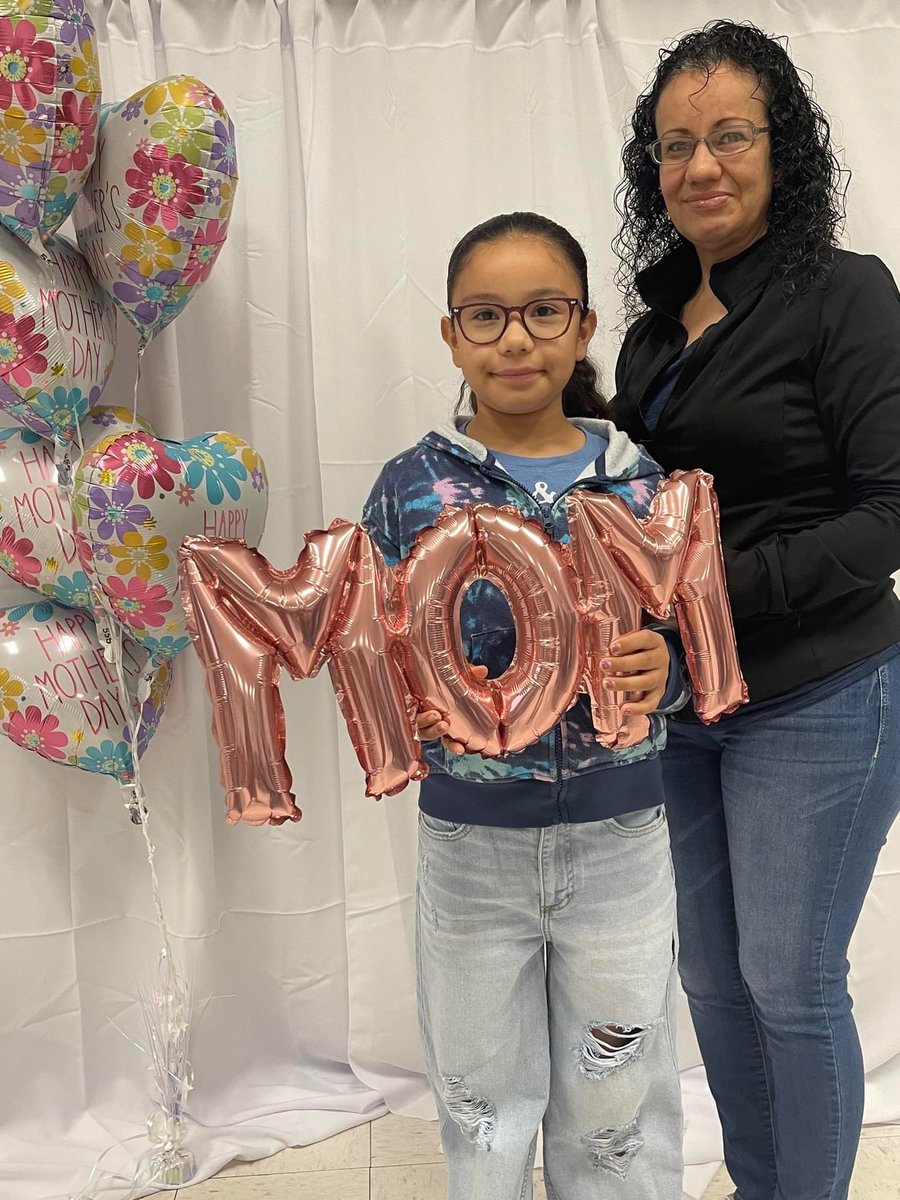 Lamar_MISD's tweet photo. Happy Mothers’s Day!!! 

During Muffins with Moms, LES and the PTA celebrated all Mothers and Mothers to Be!!

#LamarNation 
#FromCrayonsToCareers
#PioneerPride https://t.co/quOwXm7ksv