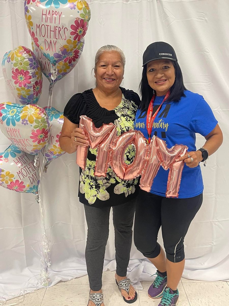 Lamar_MISD's tweet photo. Happy Mothers’s Day!!! 

During Muffins with Moms, LES and the PTA celebrated all Mothers and Mothers to Be!!

#LamarNation 
#FromCrayonsToCareers
#PioneerPride https://t.co/quOwXm7ksv