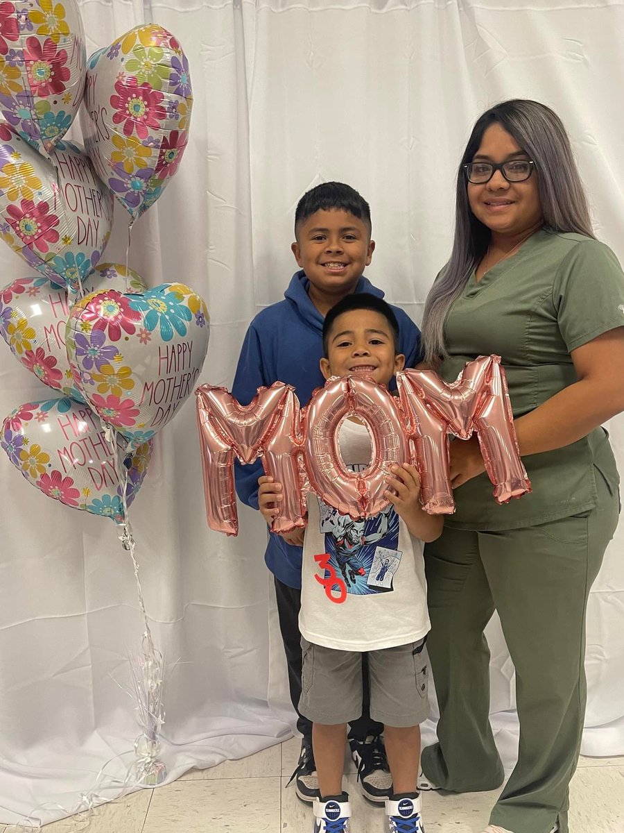 Lamar_MISD's tweet photo. Happy Mothers’s Day!!! 

During Muffins with Moms, LES and the PTA celebrated all Mothers and Mothers to Be!!

#LamarNation 
#FromCrayonsToCareers
#PioneerPride https://t.co/quOwXm7ksv