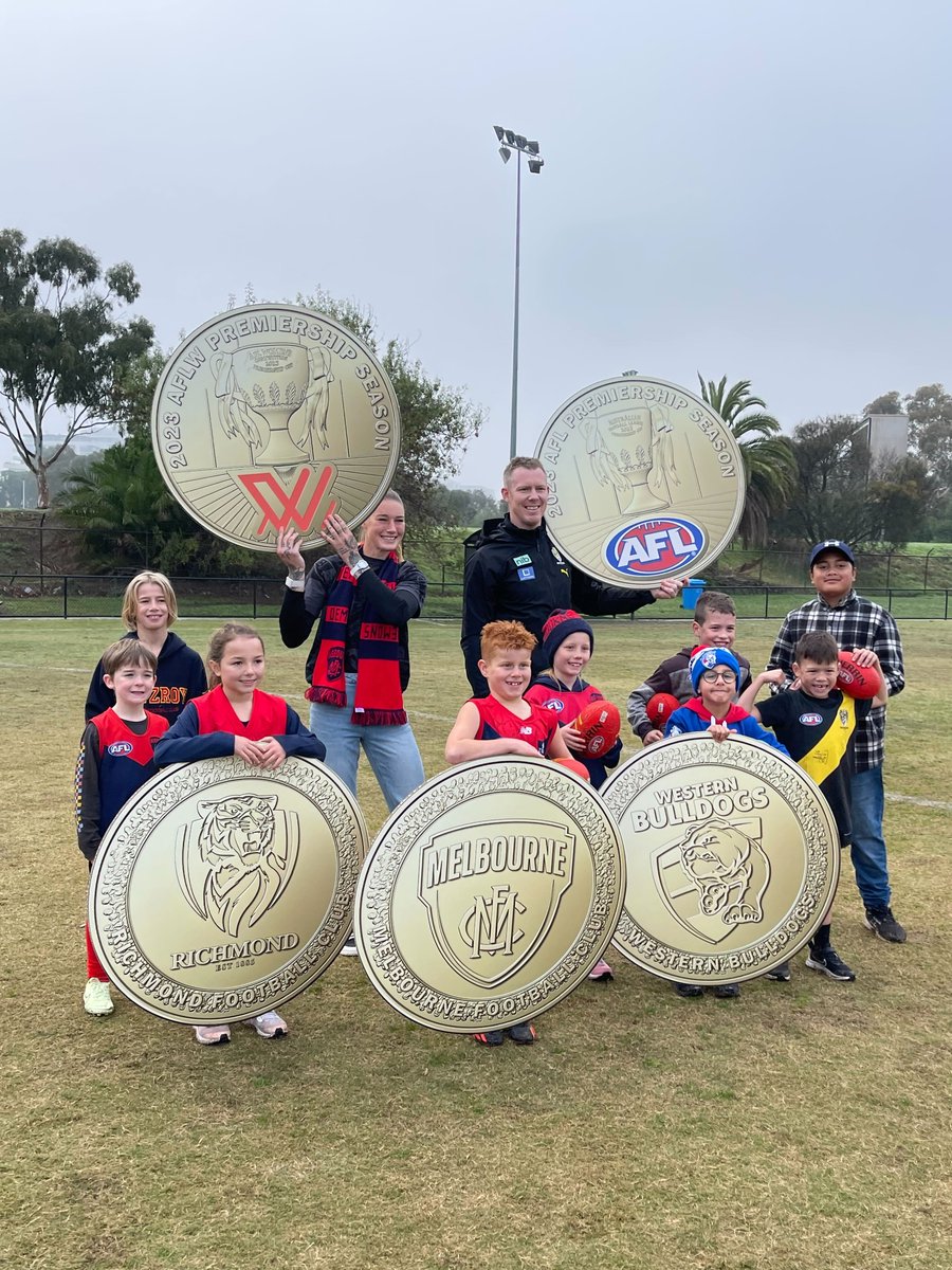 One for the collectors 🪙

Thanks to our new partnership with the Royal Australian Mint, you can now collect 20 unique coins, with one for every club as well as an AFL and AFLW coin.