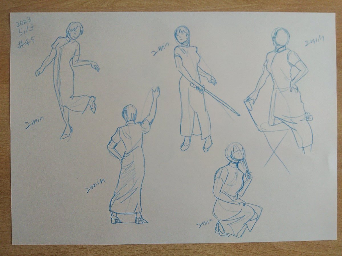 #さとまこクロッキー
#今日のクロッキー

＃45&amp;46
アオリ顔苦手。体から描いていって合わなくなって困ったものも💦
46、ファッション図鑑？全部違うスタイルでリッチな練習た✨ https://t.co/qG3JHP43PD