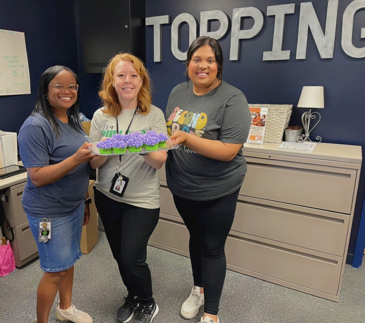 🎶🎉Happy Birthday to us! 🎉🎶
I made special cupcakes to celebrate all 3 of us sharing the same birthday! #may13 @KelcieSutton <a href="/ToppingBulldogs/">Topping Elementary</a>