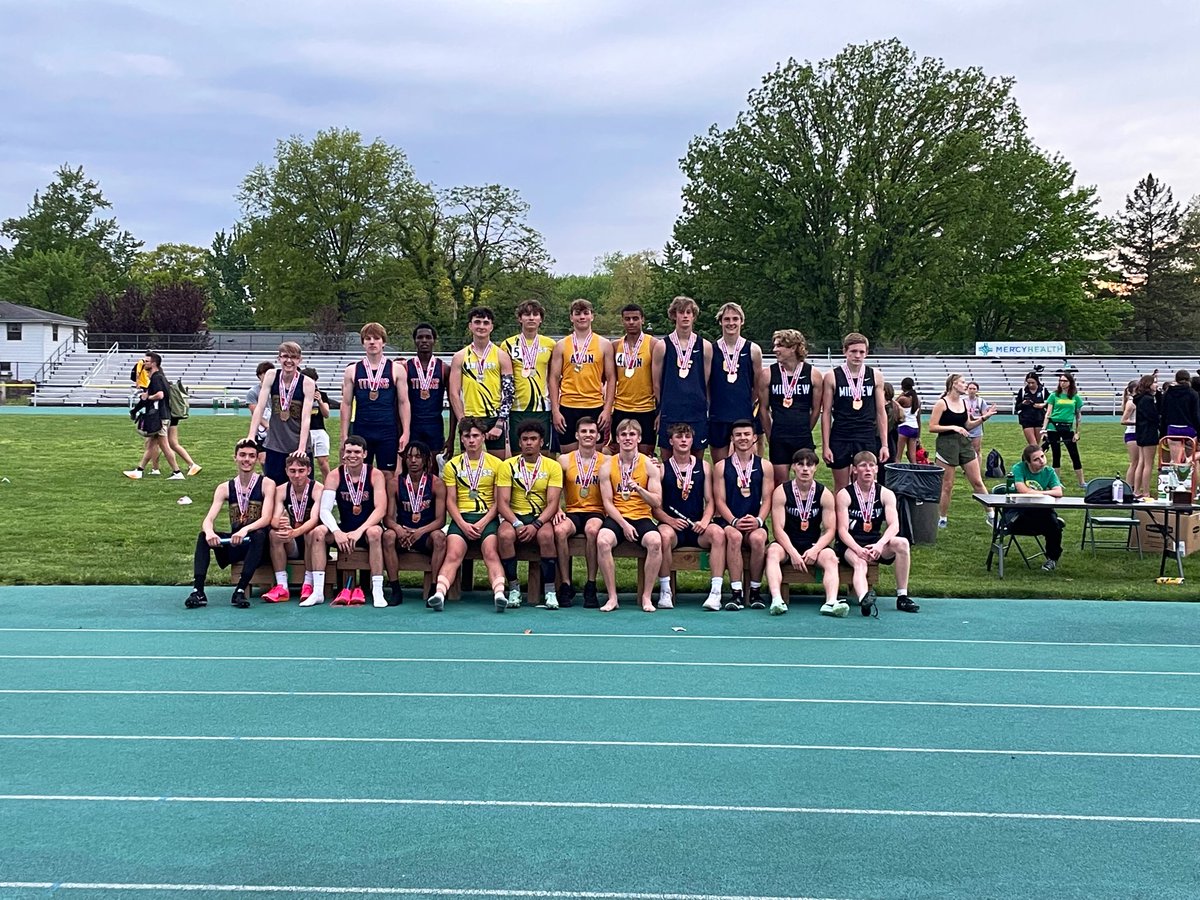 RunAmherst's tweet photo. @Ohio_SWC Championships Girls and Boys 4x400m relay podium! https://t.co/V0yBHhhJ19