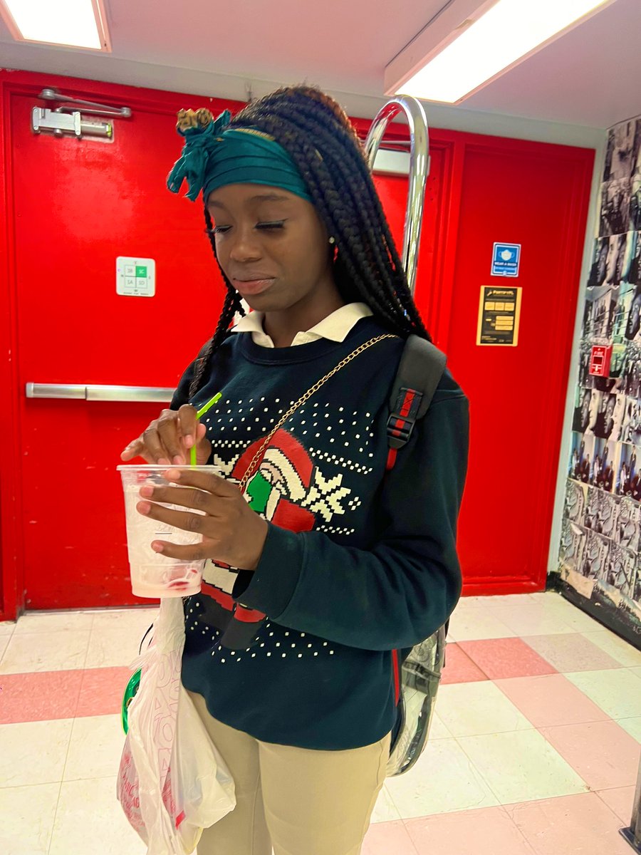 csanchez_v's tweet photo. Our @brownsvillems biology falcons visited a Starbucks camp while they completed their study guide and played review games 💚#ETOscience #ALLin @MarcheleTucker https://t.co/sySmXDZvco